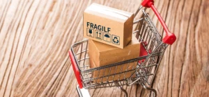 shopping einkaufswagen packet foto header — Der neue Facebook Shop - grosses Potenzial für den Online-Handel