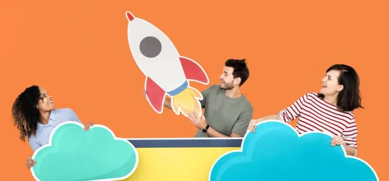 Menschen mit Wolken in den Händen oder einer Rakete