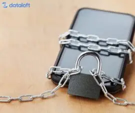 Datenschutz X Symbolfoto mit Vorhängeschloss gesichertes Smartphone