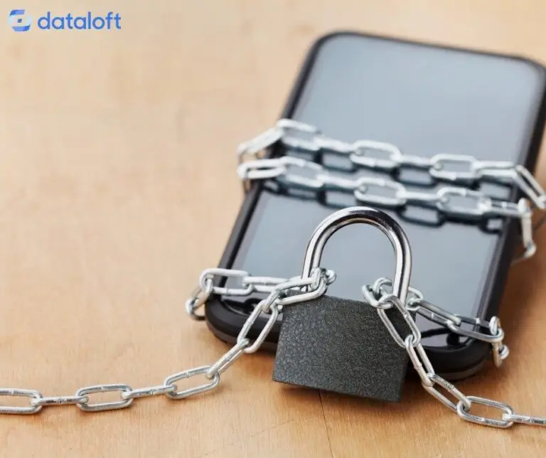 Datenschutz X Symbolfoto mit Vorhängeschloss gesichertes Smartphone